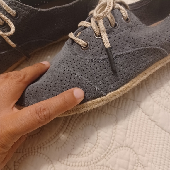 TOMS lace up DISCOUNTED SHIPPING - Picture 5 of 14